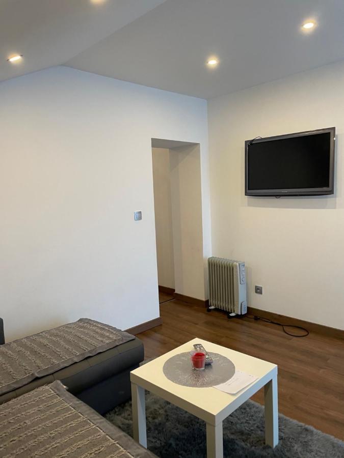 Studio Privee Vesoul -Wifi,Tv,Clim,Parking Gratuit エクステリア 写真