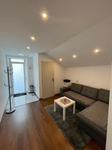 Studio Privee Vesoul -Wifi,Tv,Clim,Parking Gratuit エクステリア 写真