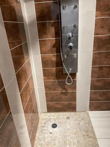 Studio Privee Vesoul -Wifi,Tv,Clim,Parking Gratuit エクステリア 写真