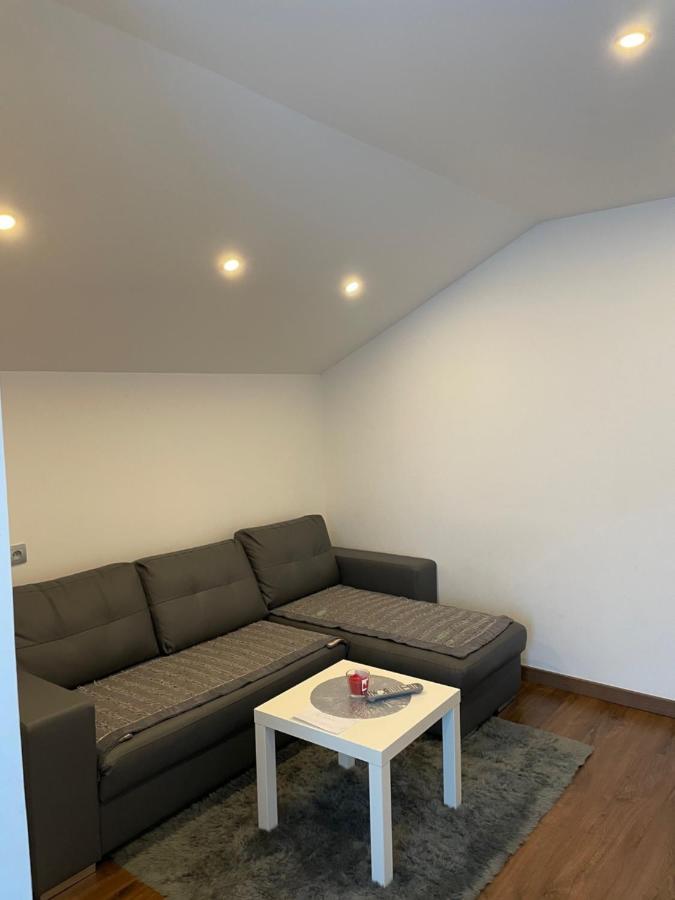 Studio Privee Vesoul -Wifi,Tv,Clim,Parking Gratuit エクステリア 写真