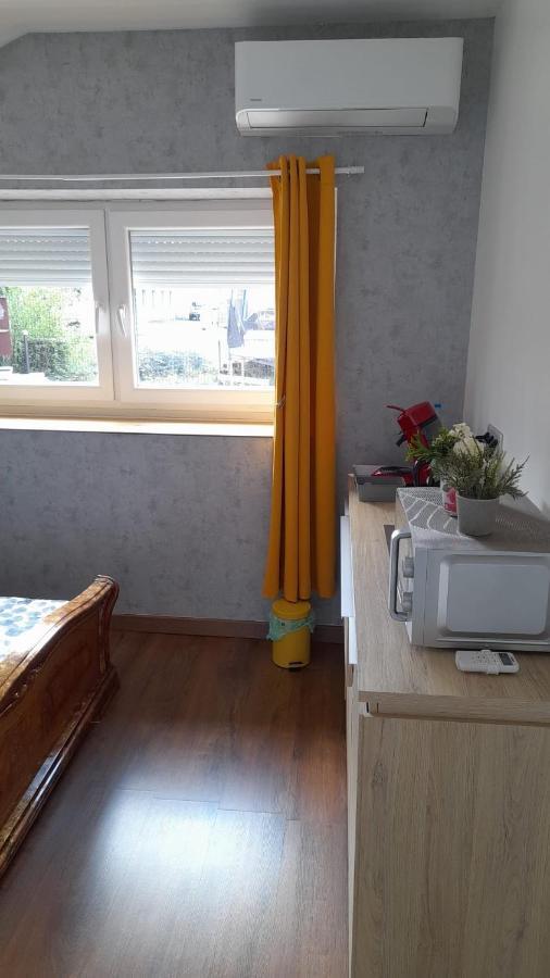Studio Privee Vesoul -Wifi,Tv,Clim,Parking Gratuit エクステリア 写真