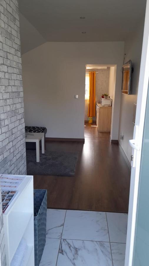 Studio Privee Vesoul -Wifi,Tv,Clim,Parking Gratuit エクステリア 写真